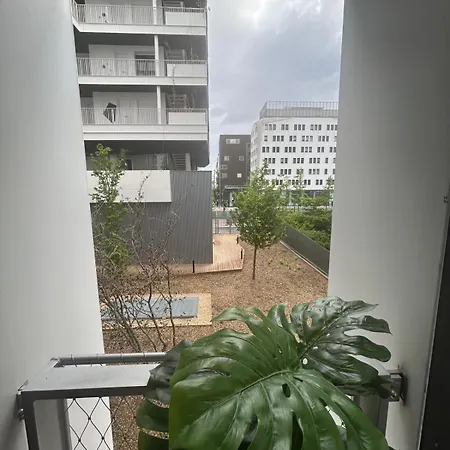 Spacious Appt With Balcony In The 13th Apartmán